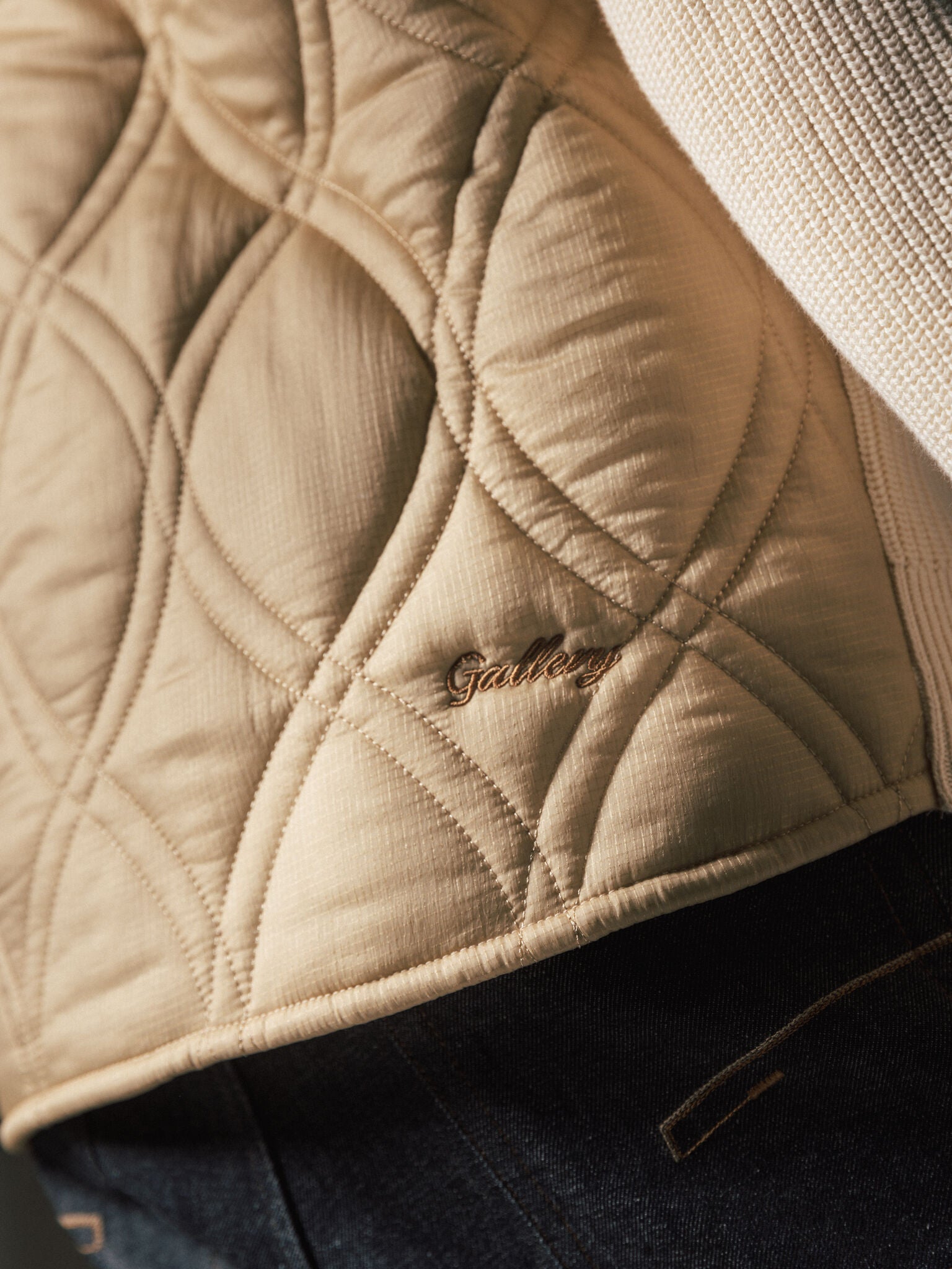 Modelshot / Offwhite / Detail